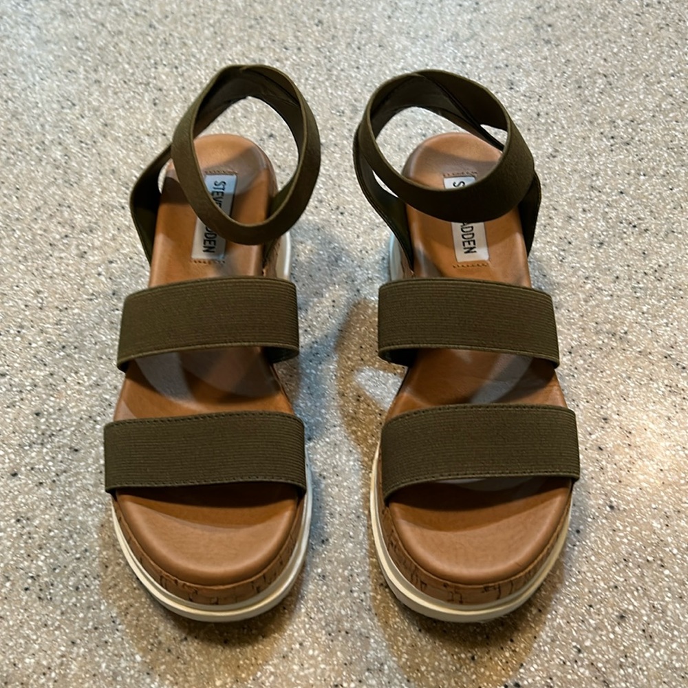 EUC Steve Madden platform sandals Size 6.5M